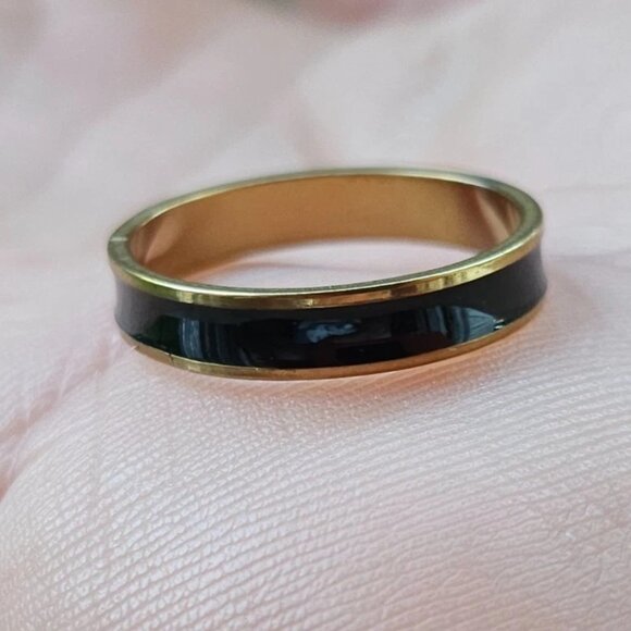 Fashion Ring Black/Gold Tone Finger Band Unisex Ring Fashion Jewelry Size 8 - Picture 1 of 11